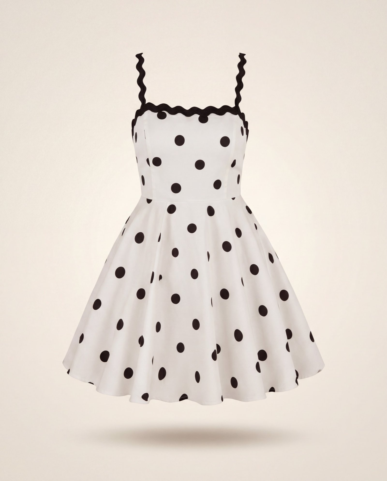 Packshot invisible-mannequin de la robe RIC RAC sur fond crème